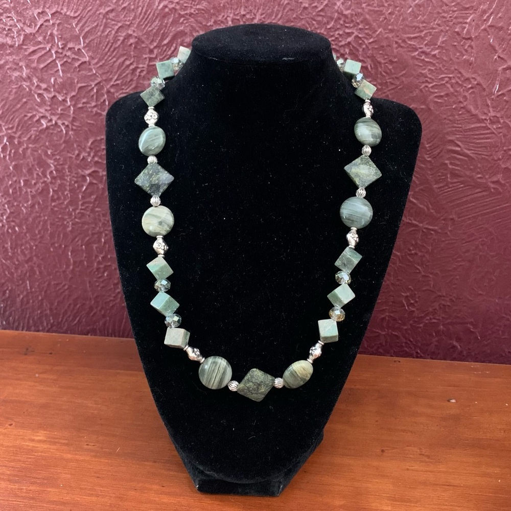 Vintage silver tone Green Jasper and Agate necklace